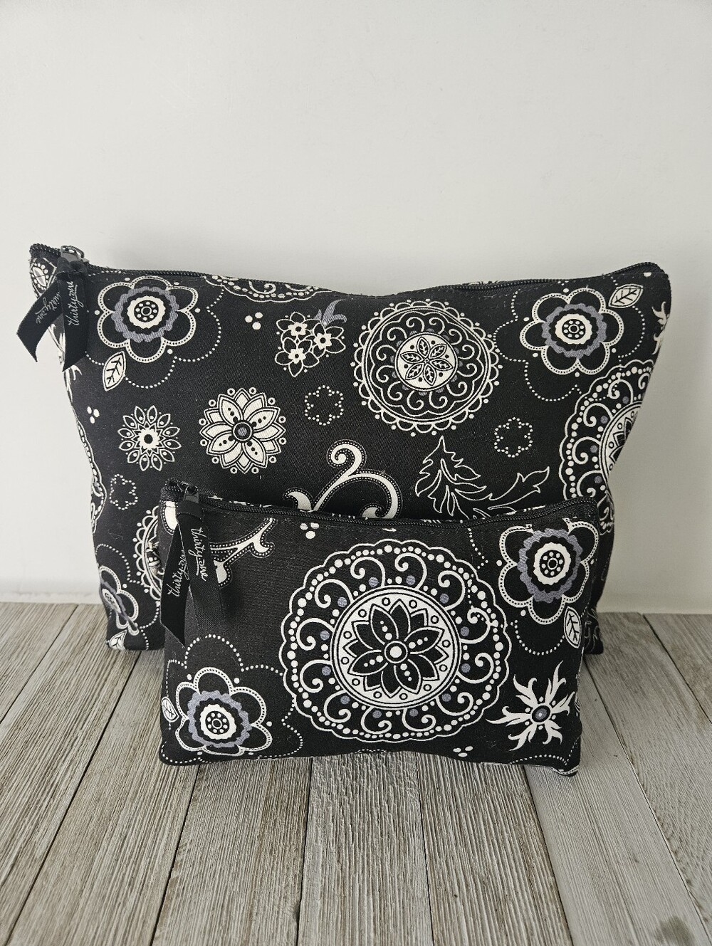 2 Piece Thirty-One Black & White Floral Zippered Cosmetic Pouches Bags SetLarg